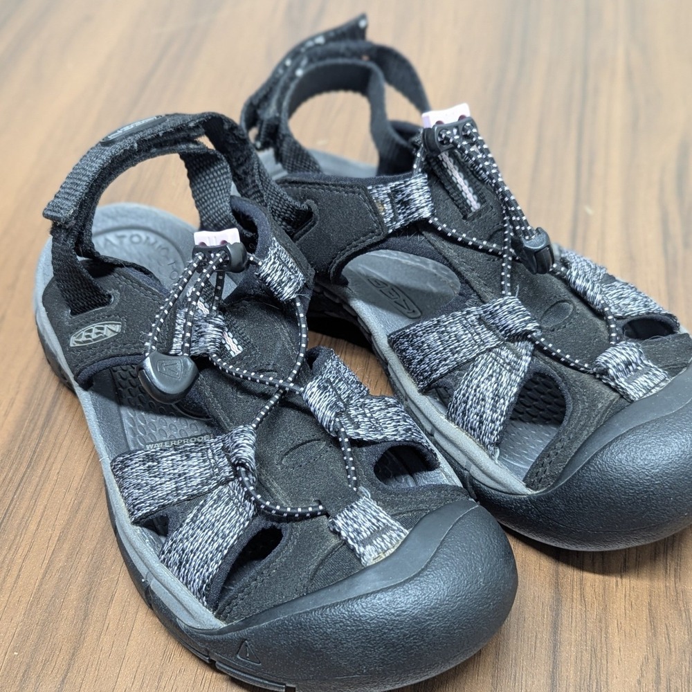 Keen Newport H2 Waterproof Hiking Sandals Black Gray 1023082 Womens 7.5